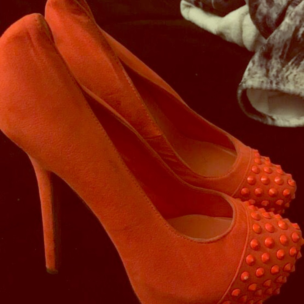 Breckelle’s heels size 8